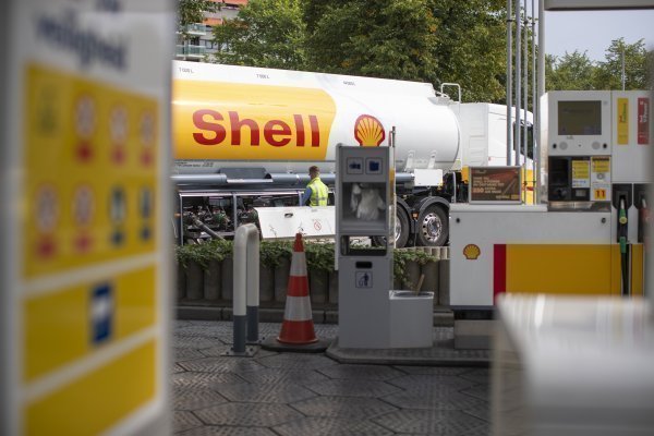 Shell firma acuerdo para vender negocios minoristas en Rusia tras anunciar el retiro de operaciones a causa de la guerra