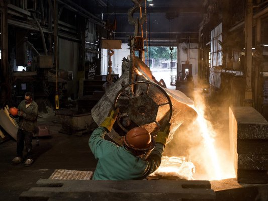 Los precios de los productores de EEUU también suben a ritmo sólido en abril y mantienen presión inflacionaria