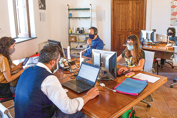 Las nuevas condiciones laborales que ofrece la banca a los millennials para evitar su fuga a las FinTech