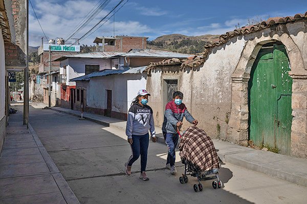 Economía peruana crece 3,79% interanual en marzo contrarrestada por caídas en minería y pesca