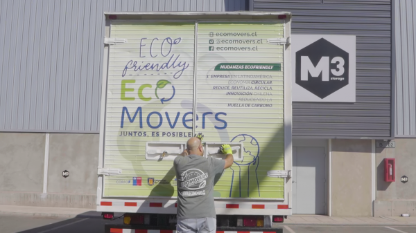 La startup cuenta con tres camiones de mudanza modificados para operar con biocombustible.