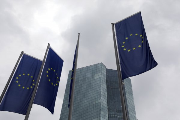 El crecimiento económico de la zona euro es mayor de lo previsto y el empleo aumenta