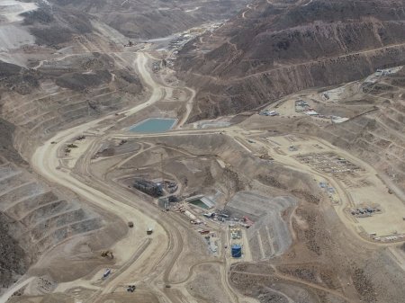 Conflictos mineros amenazan con atascar inversiones por US$ 53.000 millones en Perú