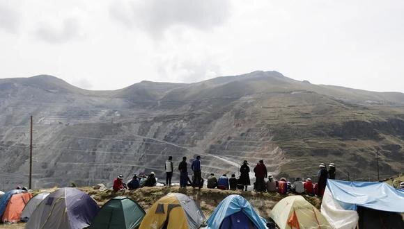 Minera peruana Las Bambas advierte que paralización podría afectar empleos y trabajadores inician huelga de hambre