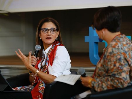 Colombia busca nuevas fuentes para financiar sistema de transportes y propone coordinación en región para facilitar compra de buses eléctricos