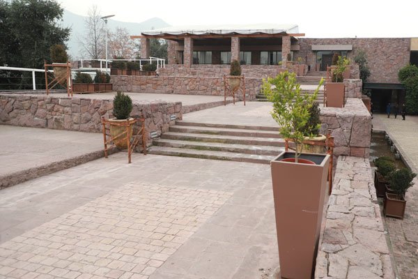 Familia Edwards pierde licitación de Casa Piedra: queda en manos de la francesa GL Events