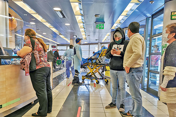 Fitch advierte que la nueva Constitución impactaría en el modelo de negocio del sistema de salud