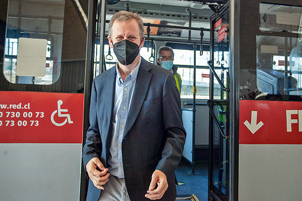 Ministro de Transportes reafirma que tarifa del transporte público se comenzará a descongelar a partir del próximo año
