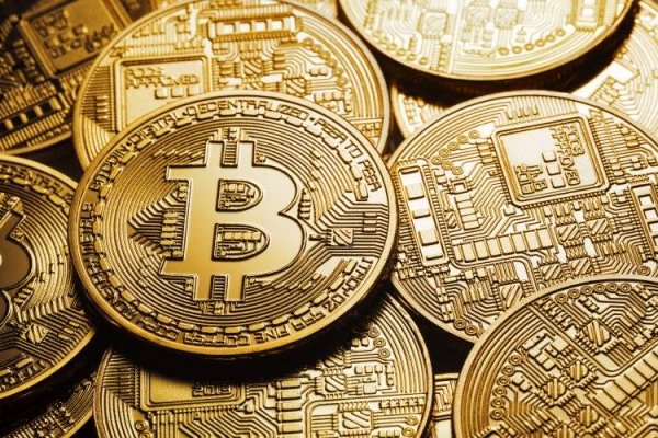 <p>Santander y Banco de Chile resaltan papel de prevención de lavado de activos en disputa con bolsas de criptomonedas</p>