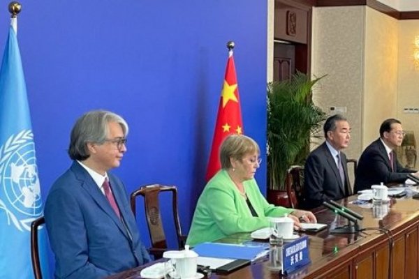 Xi asegura a Bachelet que China respeta derechos humanos y ataca a críticos