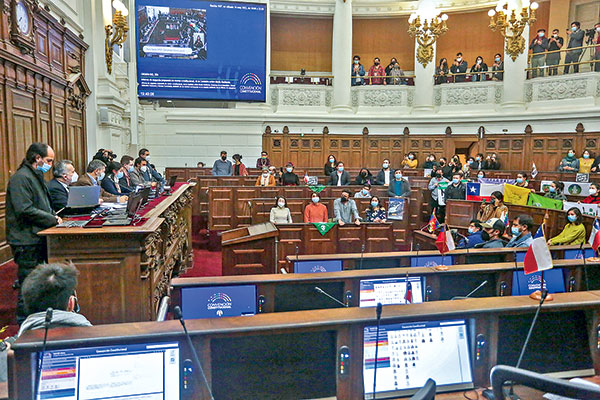 Gremios empresariales activan reuniones y charlas a socios para profundizar en propuesta de Constitución