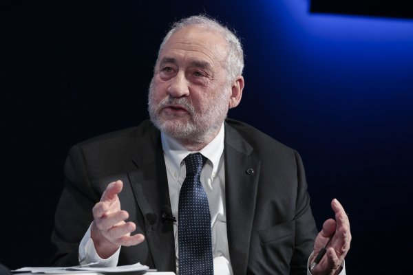 Joseph Stiglitz, nobel de Economía, aboga por prohibir las criptomonedas