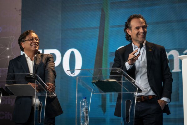 Gustavo Petro, candidato presidencial del partido Colombia Humana, y Federico Gutiérrez, candidato presidencial del partido Movimiento Creemos.
