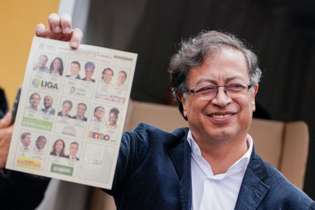 Primeros candidatos presidenciales votan en las elecciones de Colombia