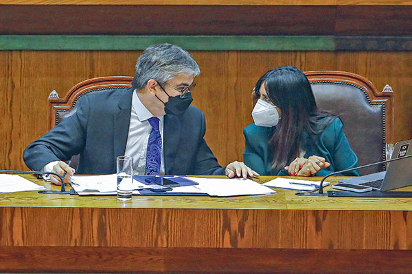 El ministro de Hacienda, Mario Marcel, y la subsecretaria Claudia Sanhueza lideran el diseño de la reforma.