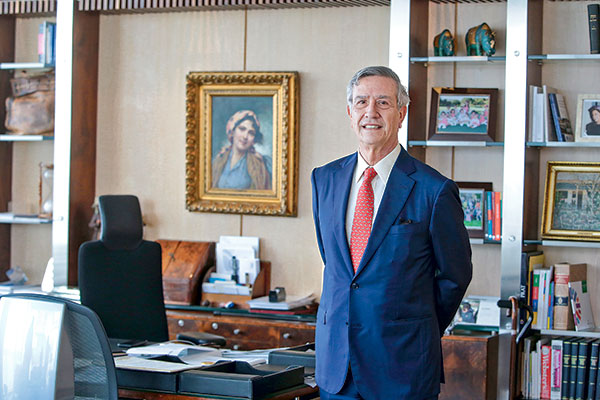 La donación de Luis Enrique Yarur a sus nueve hijos: dinero en efectivo y acciones de Bci