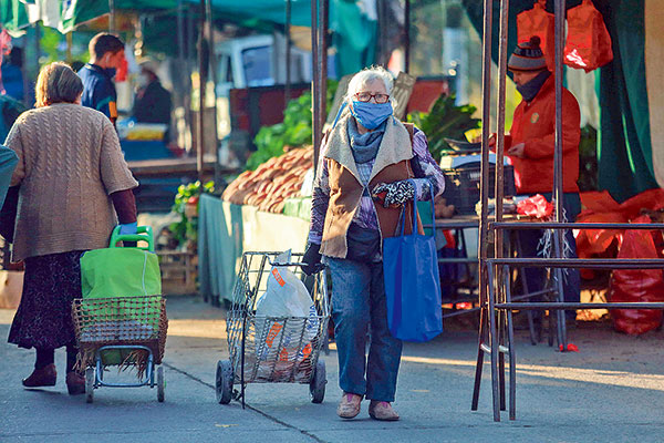Duro invierno para la economía: inflación bajaría de 10% recién en octubre y PIB caería en II semestre