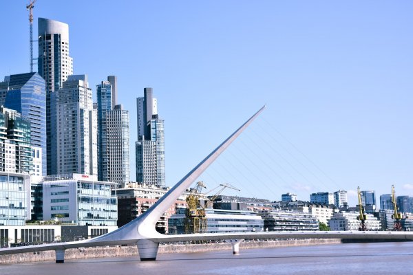Argentina difiere pagos a Club de París hasta 2024, renegocia plazo y tasa