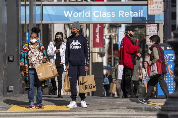 Confianza de los consumidores en Estados Unidos cayó en mayo a su menor nivel en tres meses