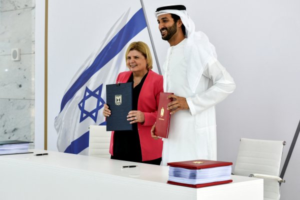 Israel y EAU firman un histórico primer acuerdo de libre comercio entre el Estado judío y un país árabe