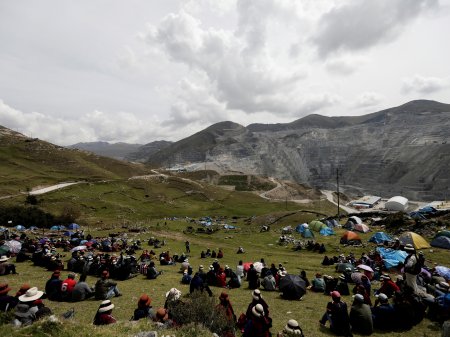 Incendios afectaron a dos mineras en Perú y ya han salido 3.000 contratistas de Las Bambas