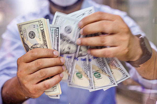 La apertura de cuentas corrientes en dólares se dispara 800% y estas son las razones