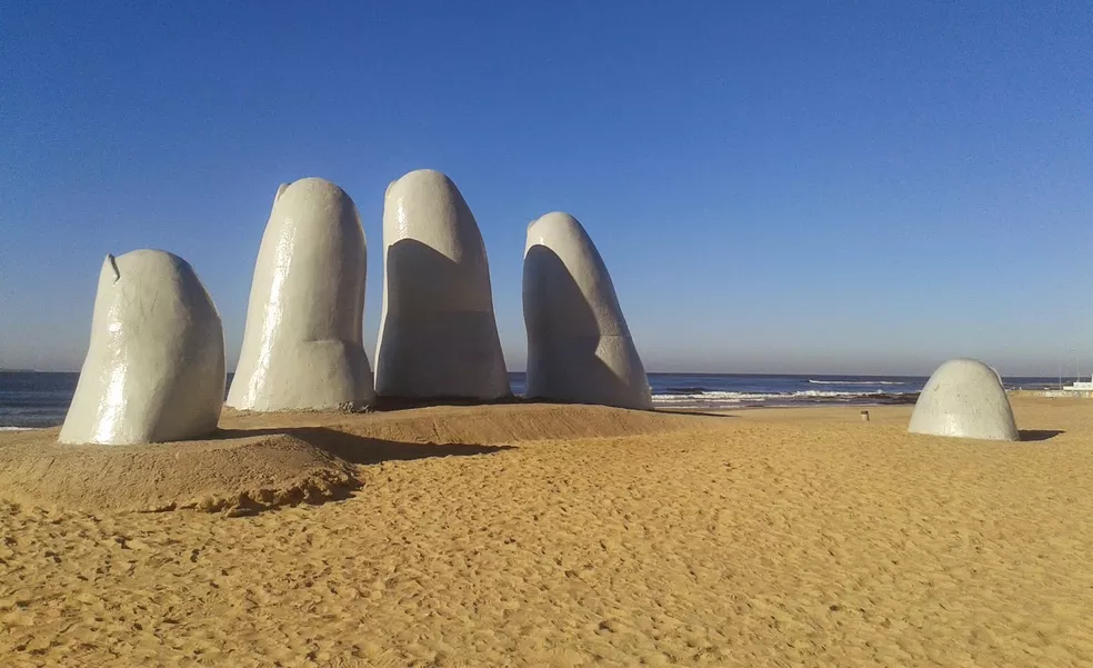 Fundador de Nubank, David Vélez, se mudó a Uruguay… y no fue el único