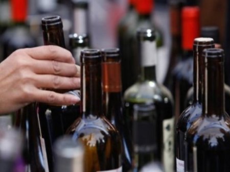 Exportaciones de vino en Chile caen en abril, pero Colombia sorprende y se instala en el top 10 de los destinos