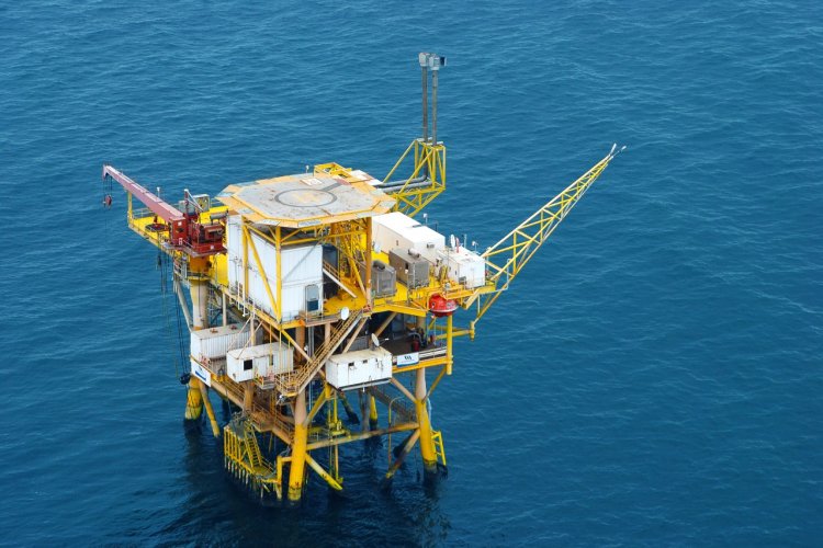 <p>Petroecuador abre licitaciones para campo gas costa afuera y rehabilitación de refinería</p>