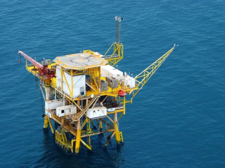 Petroecuador abre licitaciones para campo gas costa afuera y rehabilitación de refinería