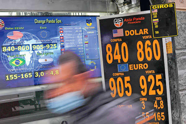 Mayor alza de tasa en EEUU en tres décadas seguirá presionando al dólar y a la inflación en Chile