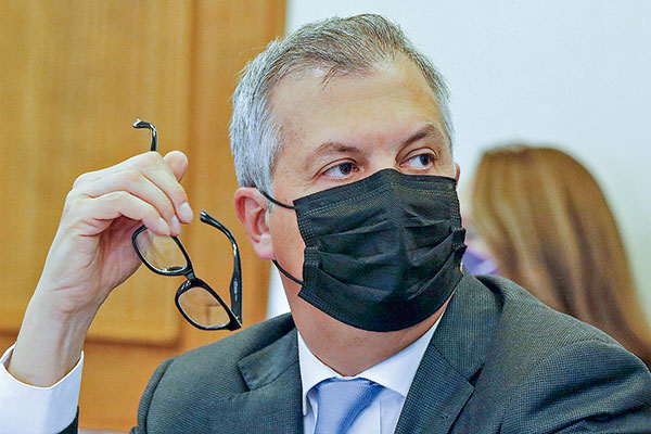 <p>El ministro de Energía, Claudio Huepe, participó ayer en el Congreso. Foto: Agencia Uno </p>