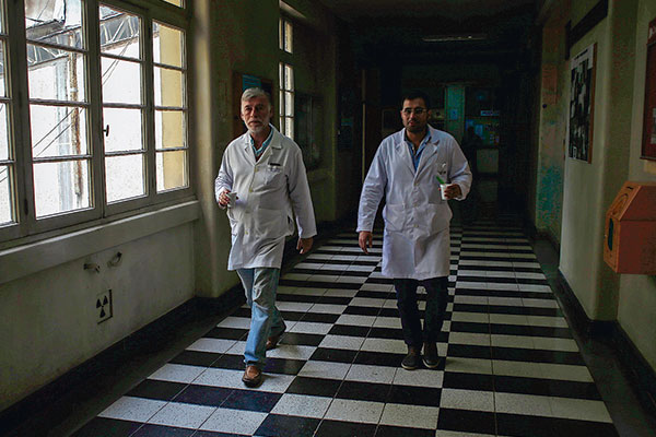 Estudio ve baja de hasta 60% en honorarios médicos por fin de Isapres y modalidad de libre elección