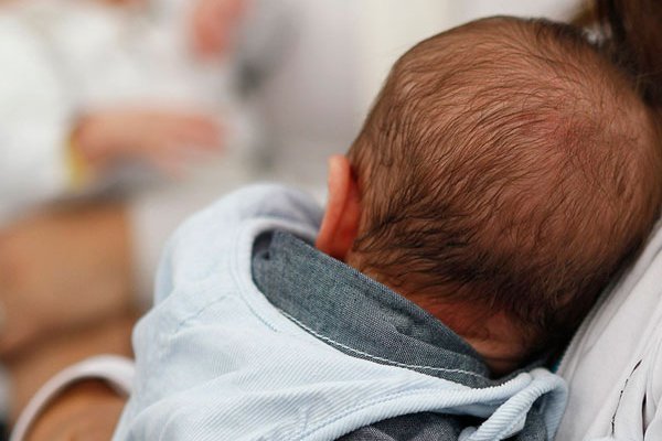 <p>Postnatal masculino: las empresas que apostaron por implementar el beneficio más allá de lo que exige la ley</p>