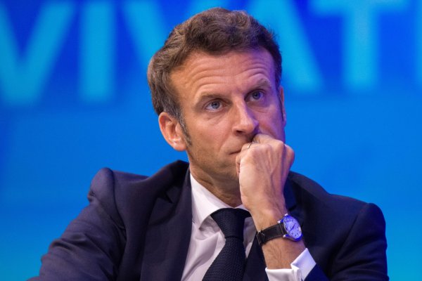 Macron sufre una dura derrota en elecciones legislativas de Francia ante avances de la extrema derecha