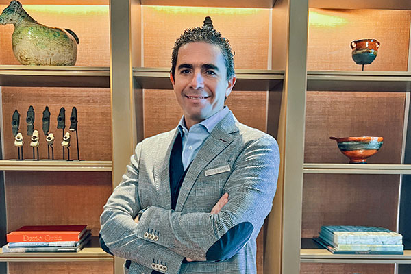 Víctor Parada, gerente general del Hotel Ritz-Carlton Santiago.