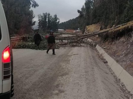<p>Residentes andinos de Perú bloquean carretera que usa Las Bambas en nuevo conflicto</p>