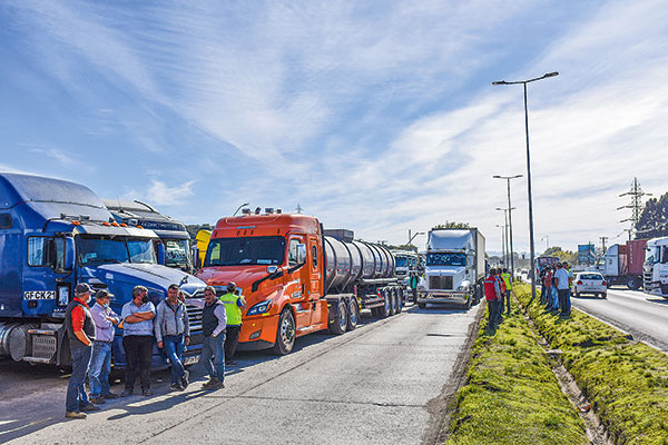<p>Juan Araya, presidente de camioneros y paro por Ventanas: "Somos víctimas por el conflicto y por los trabajadores de Codelco"</p>