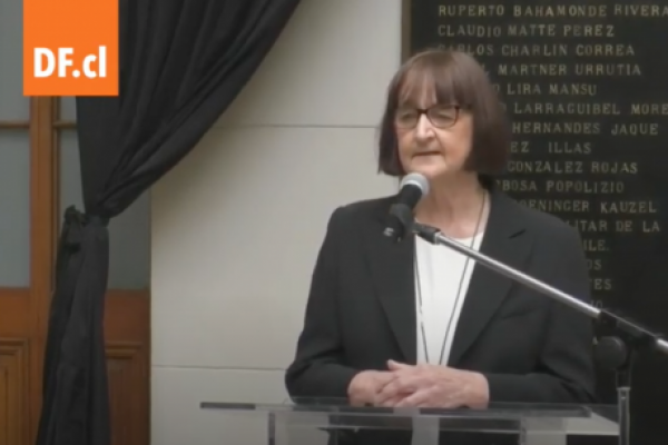 <p>Ahora en DF | Rosa Devés asegura una relación de compromiso de la Universidad de Chile con la Convención</p>