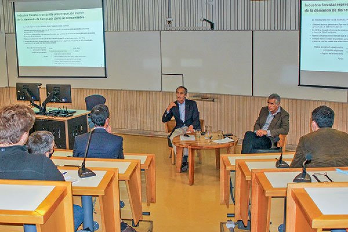 <p>Luis Felipe Gazitúa, presidente de Empresas CMPC, en la Escuela de Negocios de la Universidad Adolfo Ibáñez (UAI).</p>