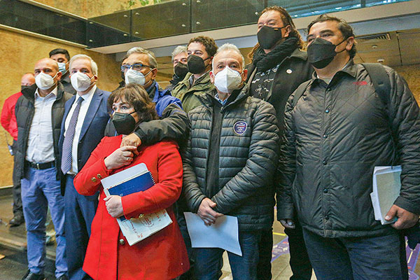 Ayer los dirigentes sindicales y la estatal lograron un acuerdo tras sostener una reunión. Foto: Agencia Uno