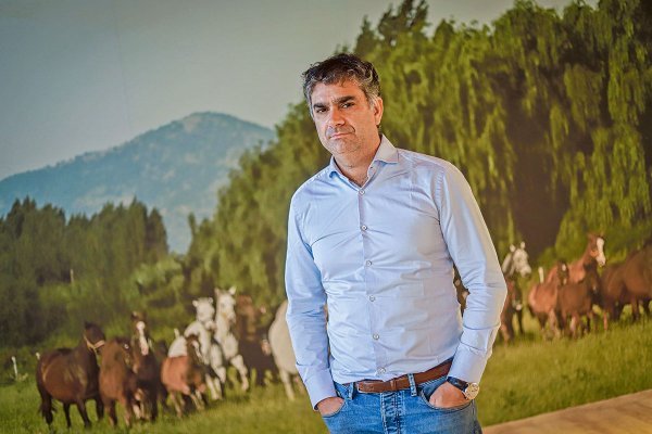 La nueva vida de Carlos Lavín: "Me interesa integrar a la comunidad empresarial chilena al mundo iberoamericano"