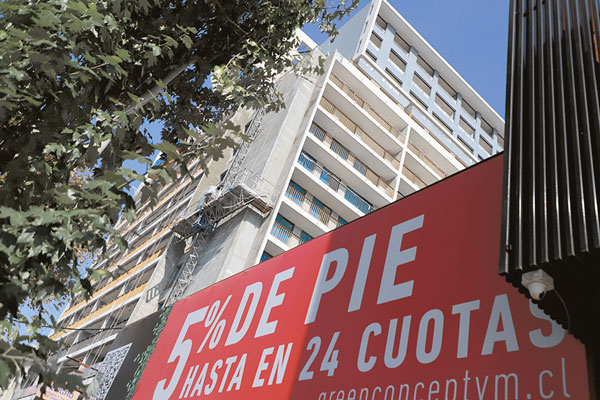 Informe detecta baja en precios de viviendas en Chile: inmobiliarias buscan estimular la demanda con descuentos