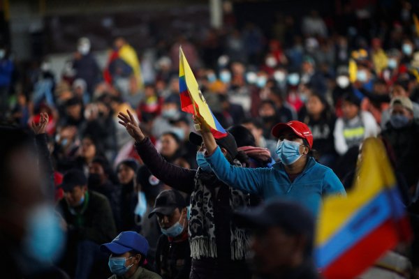 Congreso de Ecuador pospone votación para destituir a Lasso