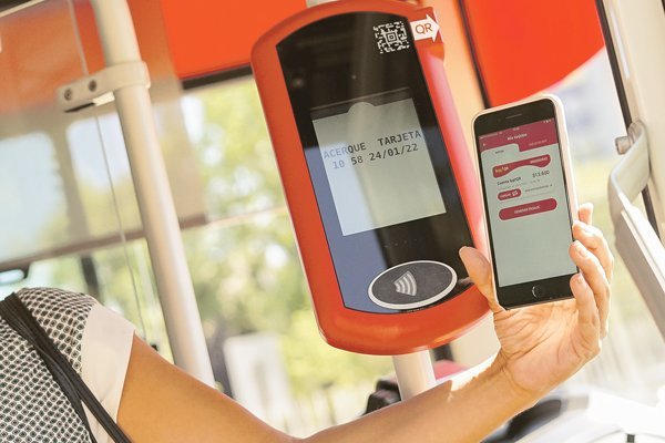 Gobierno revisa contratos de pago QR en el Transantiago mientras nuevos actores buscan entrar al sistema