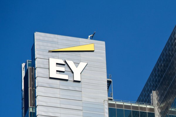 “Simplemente escandaloso”: EY multada por US$ 100 millones luego de que empleados hicieran trampa en examen de ética