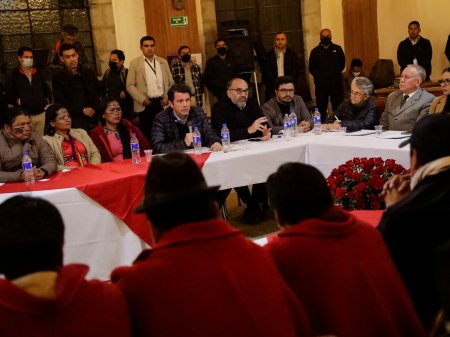<p>Líderes indígenas y gobierno de Ecuador retoman diálogo en medio de medidas para frenar manifestaciones</p>