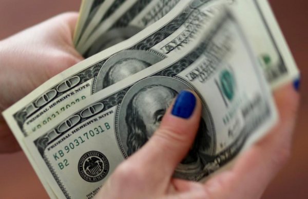 Dólar se aleja de máximo histórico en Chile, en línea con el cobre y tras anuncios de Hacienda y el Banco Central