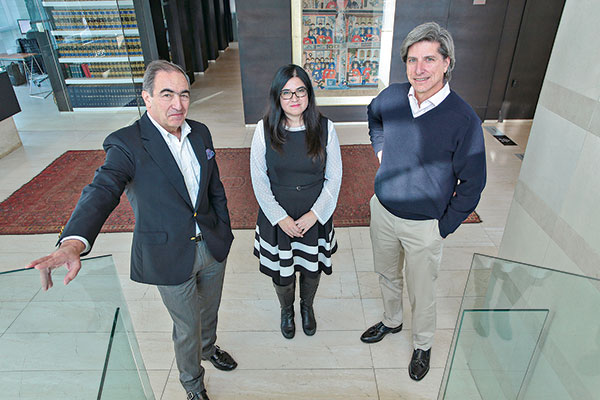 Guillermo Morales, socio fundador de Morales & Besa. Myriam Barahona, socia de Morales & Besa. Carlos Silva, socio de Morales & Besa. Foto: José Montenegro