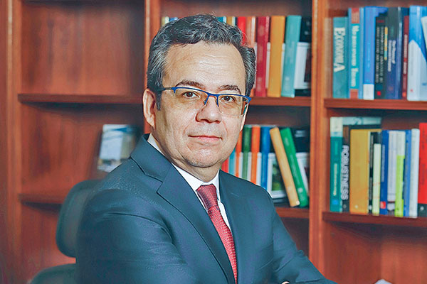 Luis Felipe Céspedes reiteró ayer la postura del consejo del instituto emisor.